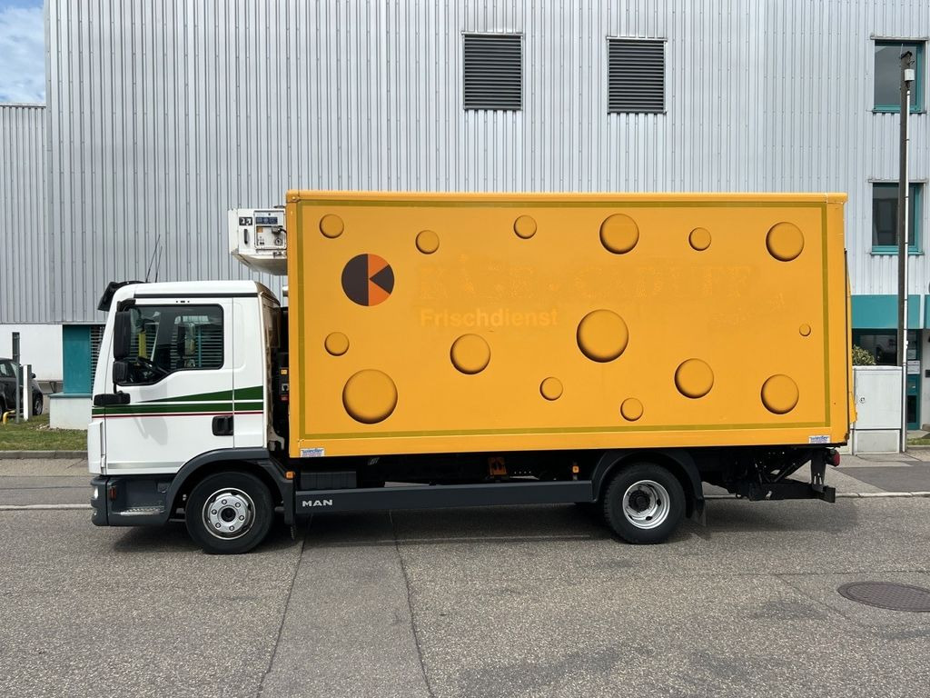 MAN TGL 8.220 Kühlkoffer 5,26m LBW Klima Luftgef. MAN TGL 8.220 Kühlkoffer 5,26m LBW Klima Luftgef. - Furgonas šaldytuvas: foto 4 MAN TGL 8.220 Kühlkoffer 5,26m LBW Klima Luftgef. MAN TGL 8.220 Kühlkoffer 5,26m LBW Klima Luftgef. - Furgonas šaldytuvas: foto 4