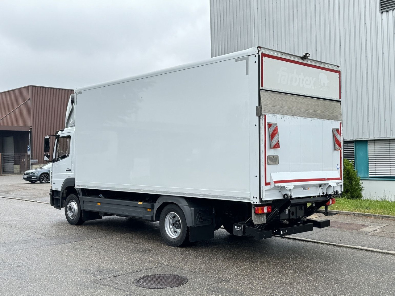 Mercedes-Benz Atego 1221 L Koffer 6,1m LBW AHK Klima TOP - Furgonas sunkvežimis: foto 5 Mercedes-Benz Atego 1221 L Koffer 6,1m LBW AHK Klima TOP - Furgonas sunkvežimis: foto 5