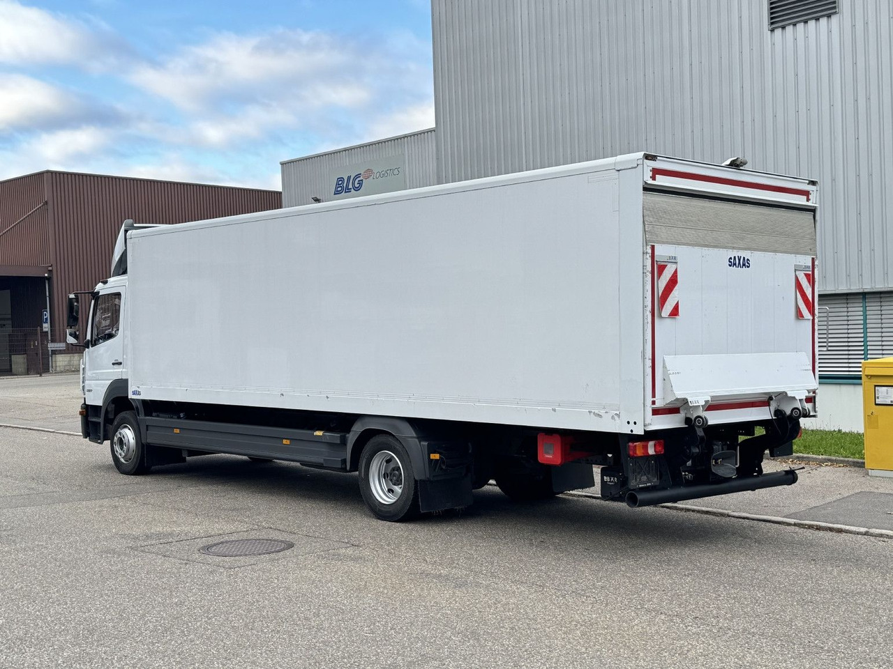 Mercedes-Benz Atego 1227L Koffer 8m LBW Klima Diff. Sperre - Furgonas sunkvežimis: foto 5 Mercedes-Benz Atego 1227L Koffer 8m LBW Klima Diff. Sperre - Furgonas sunkvežimis: foto 5