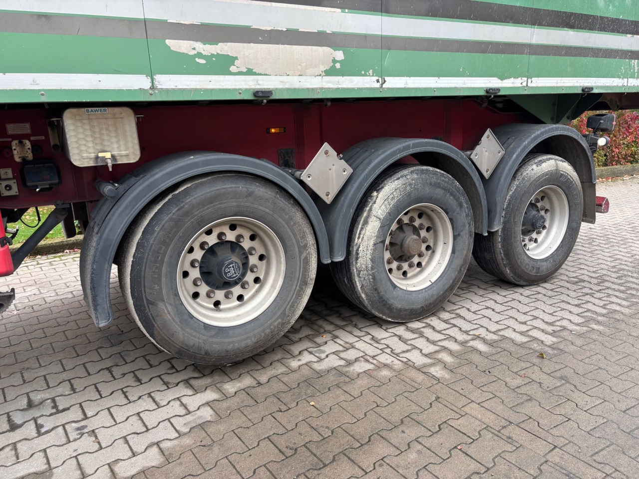 Langendorf SKA 24/30 Alu-Kippmulde, 30m³, Lift-Achse, Rollp - Savivartis puspriekabė: foto 2 Langendorf SKA 24/30 Alu-Kippmulde, 30m³, Lift-Achse, Rollp - Savivartis puspriekabė: foto 2
