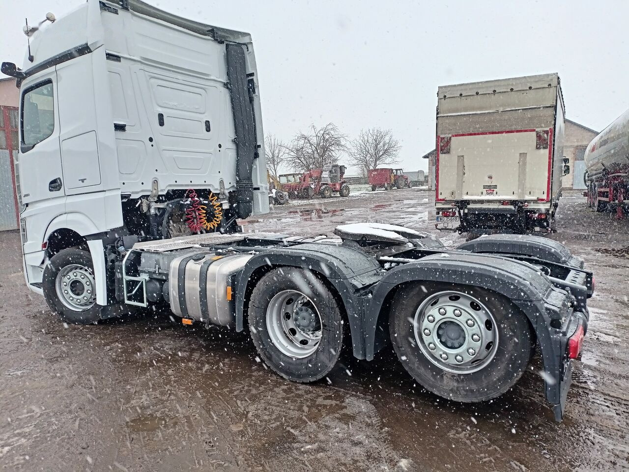 Mercedes-Benz Actros 2551 - Vilkikas: foto 2 Mercedes-Benz Actros 2551 - Vilkikas: foto 2