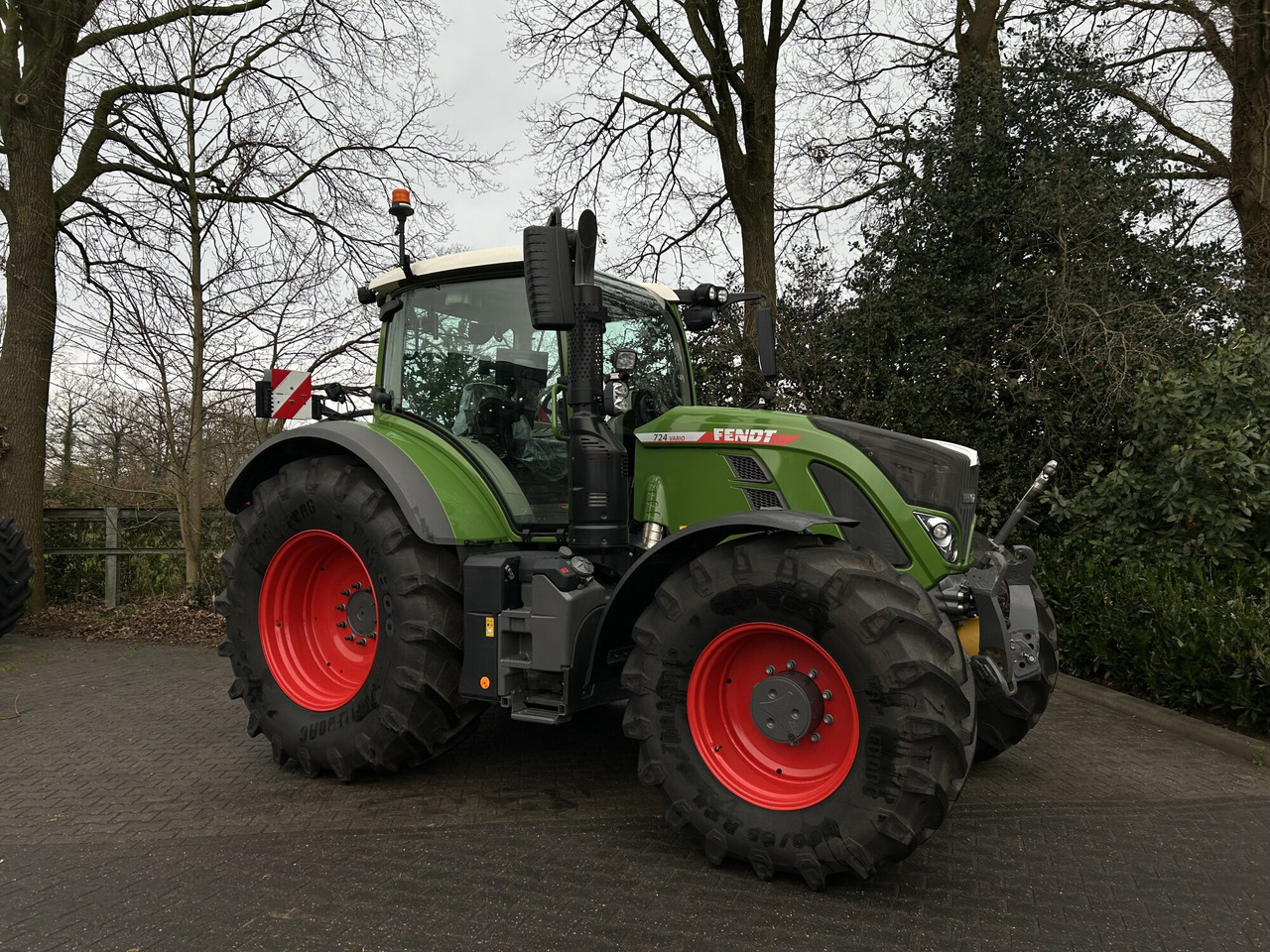 Fendt 724 Vario Gen6 ProfiPlus setting 2 - Traktorius: foto 3 Fendt 724 Vario Gen6 ProfiPlus setting 2 - Traktorius: foto 3