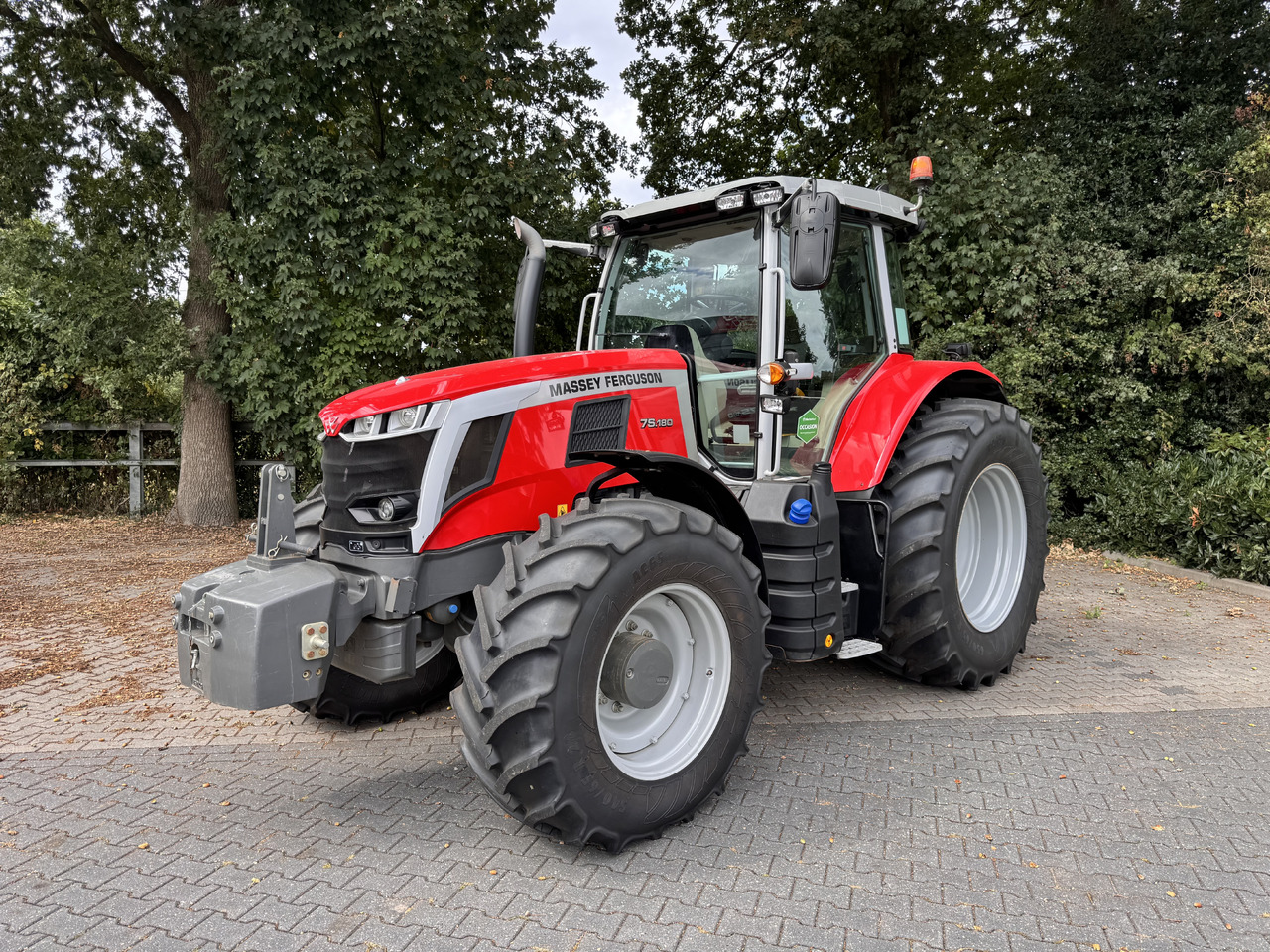 Massey Ferguson 7s.180 Dyna6 Efficient - Traktorius: foto 1 Massey Ferguson 7s.180 Dyna6 Efficient - Traktorius: foto 1
