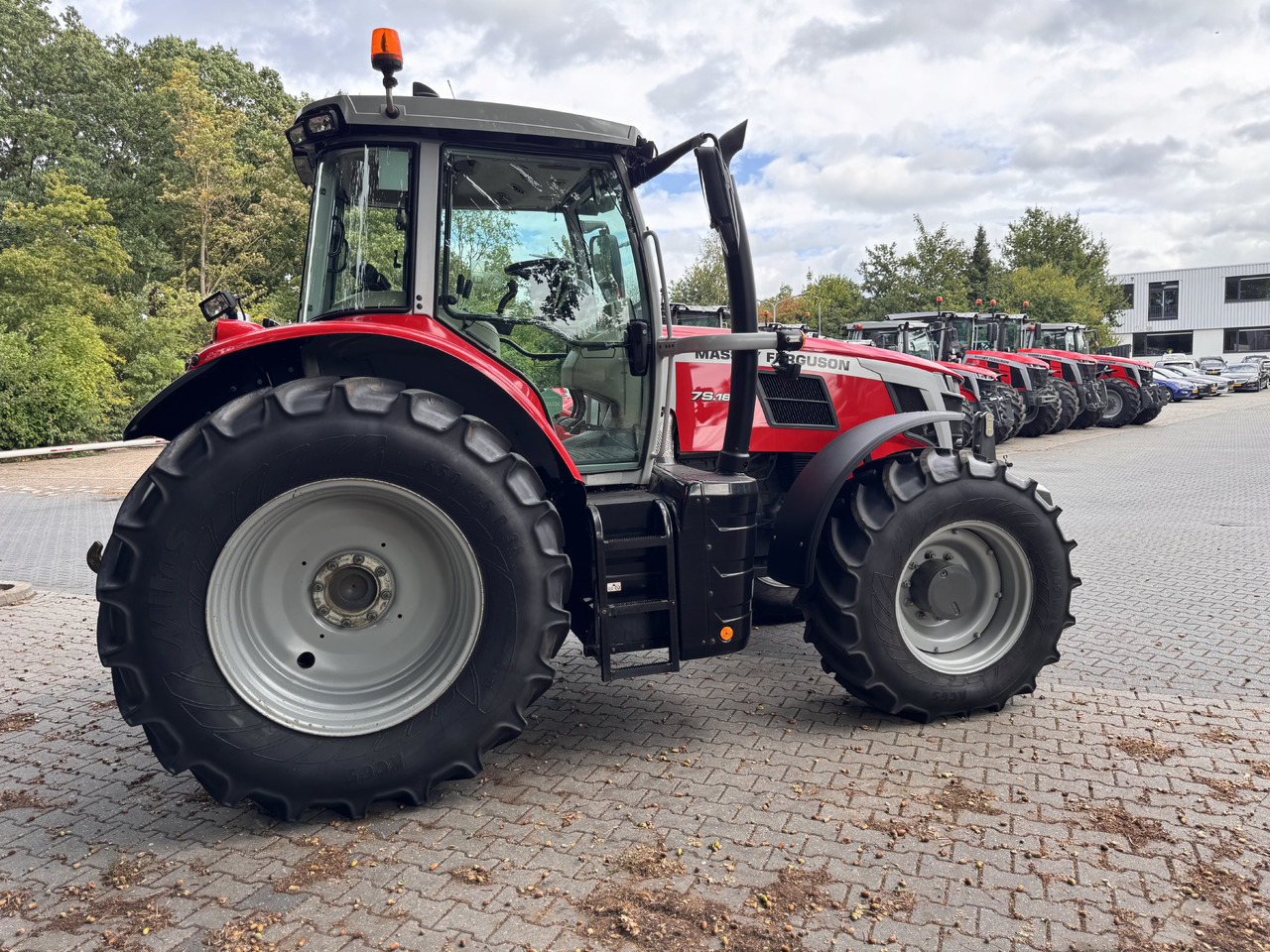 Massey Ferguson 7s.180 Dyna6 Efficient - Traktorius: foto 4 Massey Ferguson 7s.180 Dyna6 Efficient - Traktorius: foto 4
