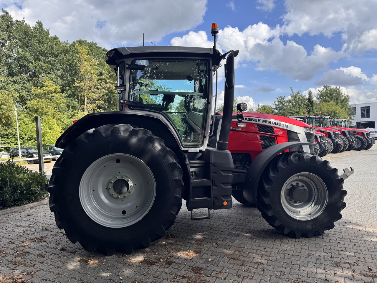 Massey Ferguson 8s.205 Dyna7 Exclusive - Traktorius: foto 5 Massey Ferguson 8s.205 Dyna7 Exclusive - Traktorius: foto 5