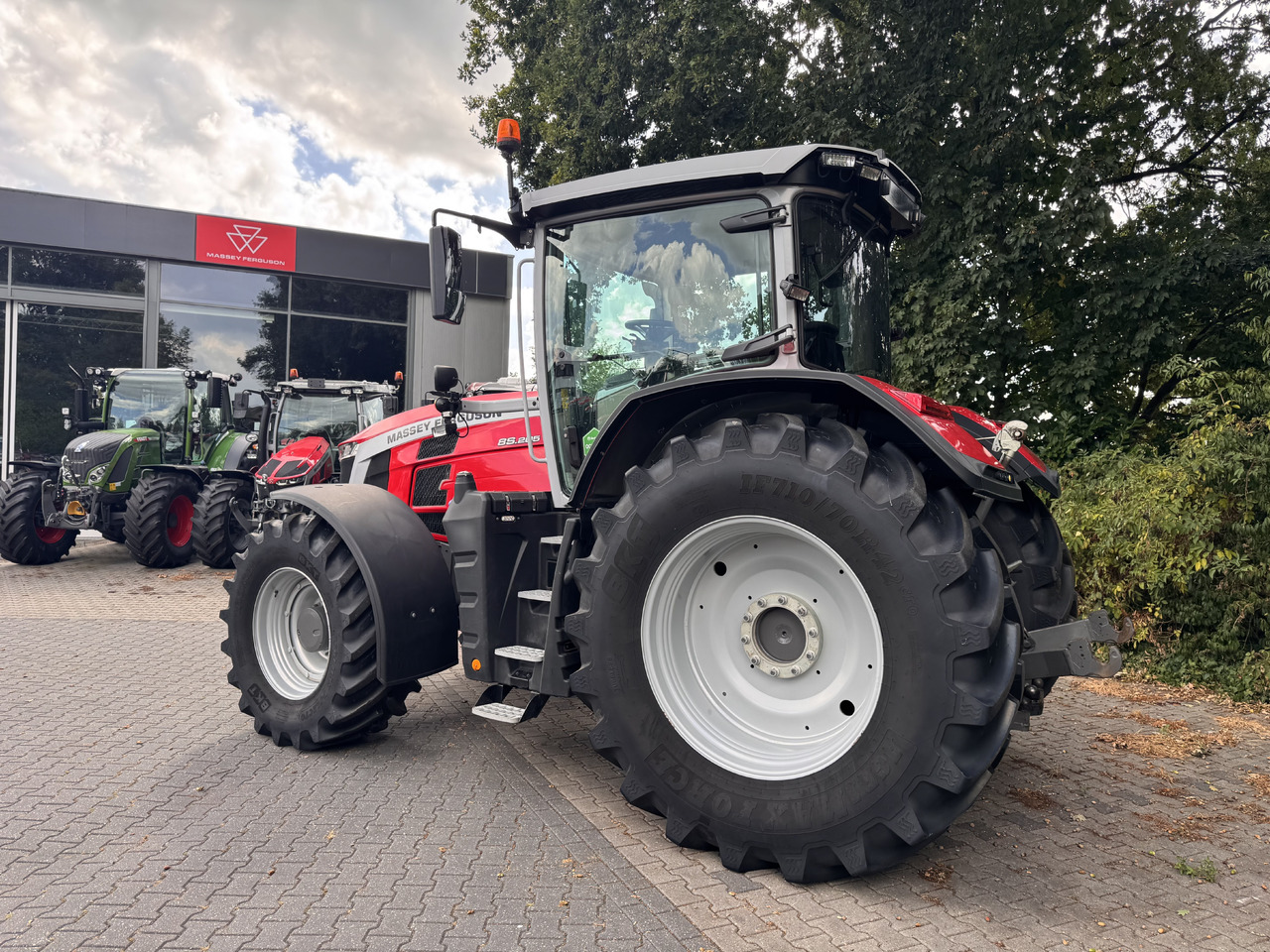Massey Ferguson 8s.205 Dyna7 Exclusive - Traktorius: foto 3 Massey Ferguson 8s.205 Dyna7 Exclusive - Traktorius: foto 3