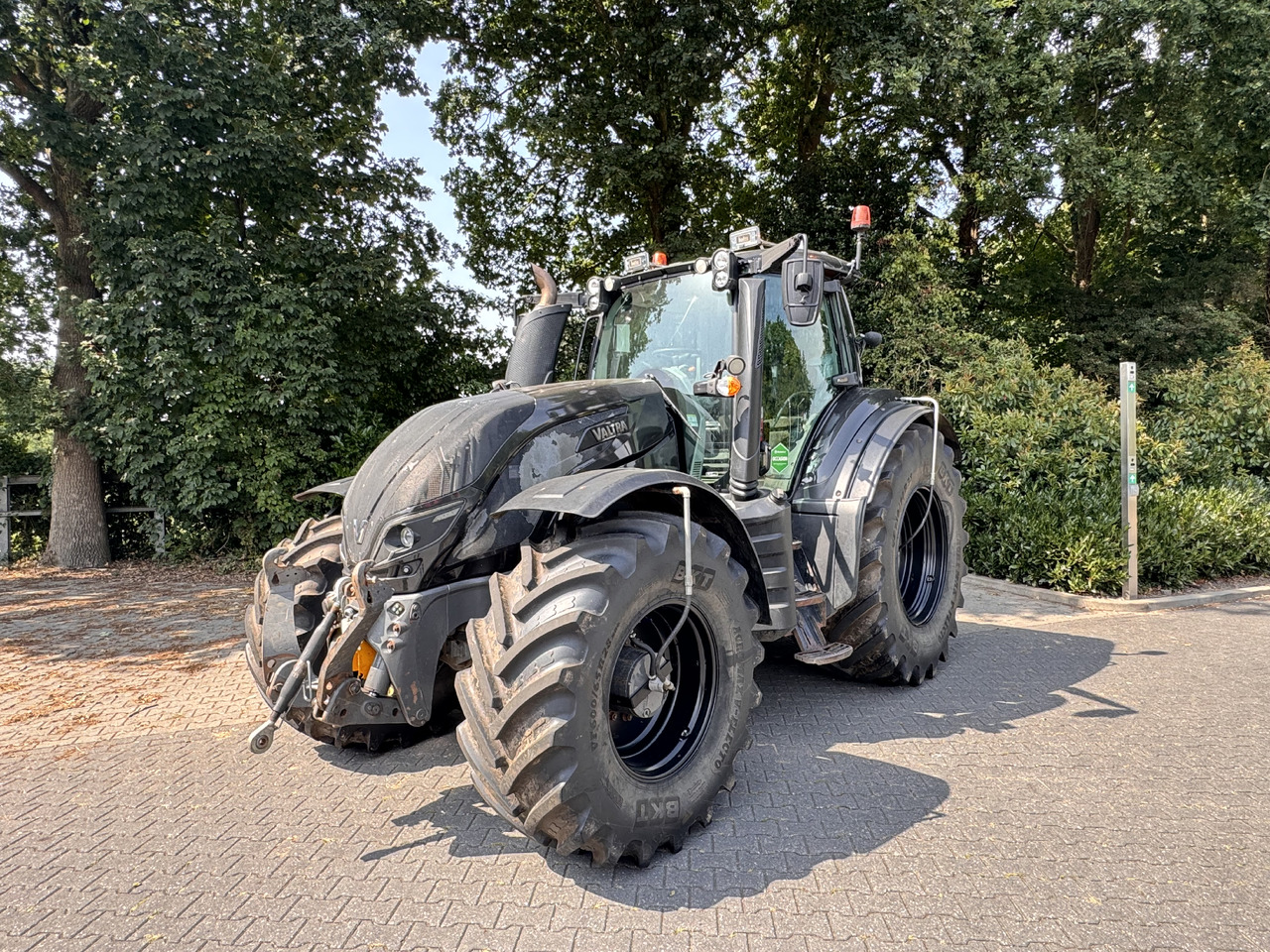 VALTRA T214 Direct - Traktorius: foto 1 VALTRA T214 Direct - Traktorius: foto 1