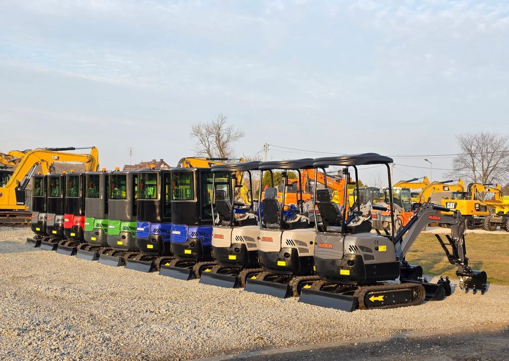 Kubota Minikoparka AUGER HT 18, SILNIK KUBOTA, 3 ŁYŻKI - Mini ekskavatorius: foto 4 Kubota Minikoparka AUGER HT 18, SILNIK KUBOTA, 3 ŁYŻKI - Mini ekskavatorius: foto 4
