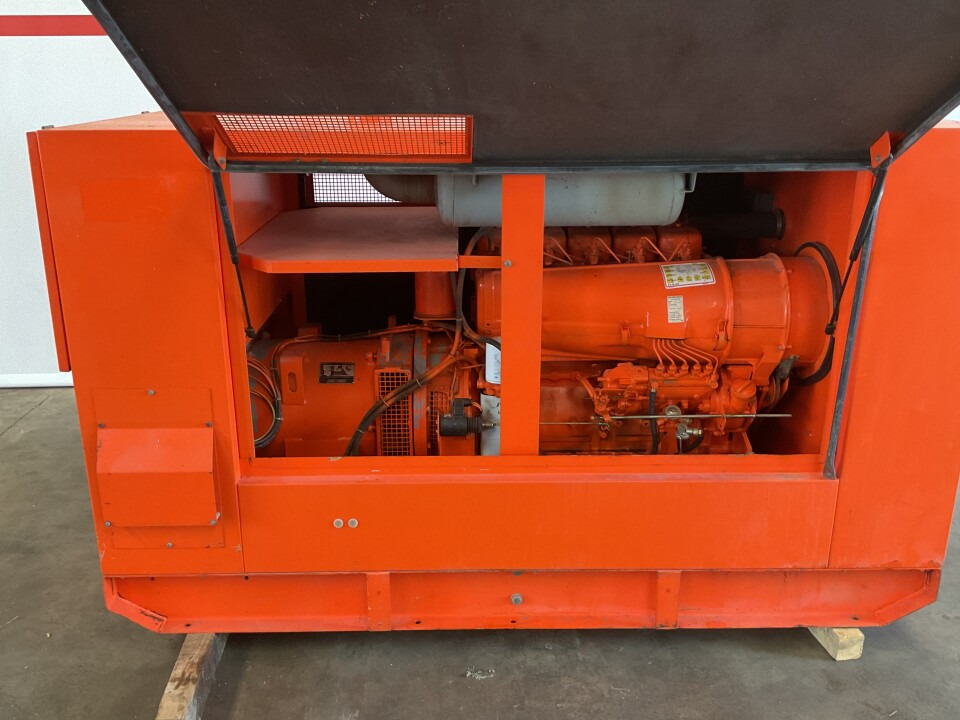 Deutz F5L912, 45KVA generator set. Low hours - Elektrinis generatorius: foto 2 Deutz F5L912, 45KVA generator set. Low hours - Elektrinis generatorius: foto 2