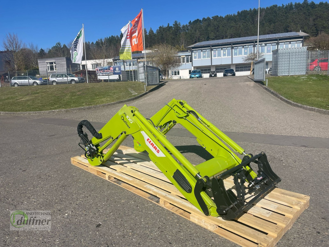 CLAAS FL 100 - Traktorius - frontalinis krautuvas: foto 1 CLAAS FL 100 - Traktorius - frontalinis krautuvas: foto 1