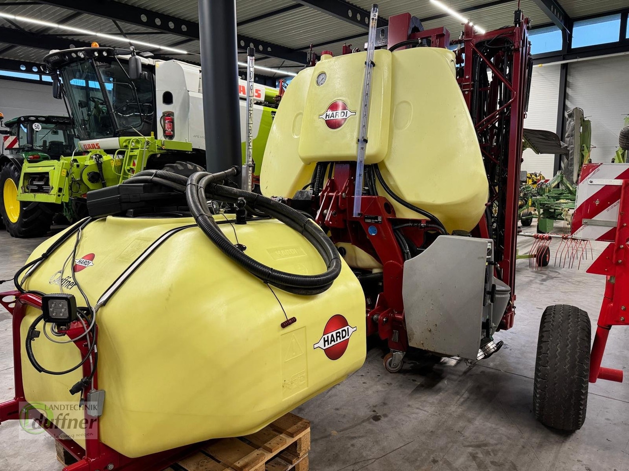 Hardi Mega 12 1200 Smart ISOBUS - Prikabinamas purkštuvas: foto 1 Hardi Mega 12 1200 Smart ISOBUS - Prikabinamas purkštuvas: foto 1