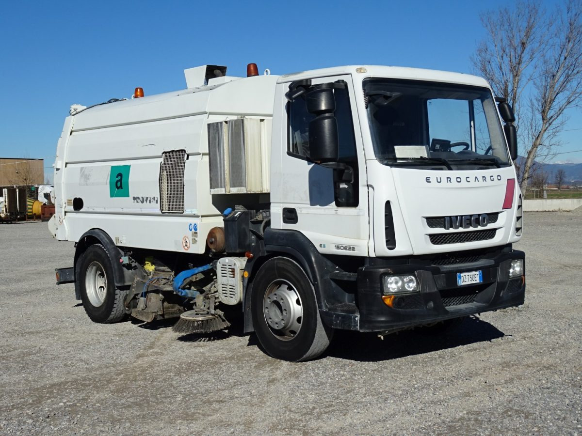 IVECO EUROCARGO 150E22 - Gatvių šlavimo mašina: foto 1 IVECO EUROCARGO 150E22 - Gatvių šlavimo mašina: foto 1