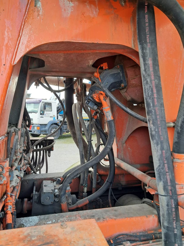 VOLVO FM 84R 440 SERMAC 4Z28 - Betonvežis su siurbliu: foto 5 VOLVO FM 84R 440 SERMAC 4Z28 - Betonvežis su siurbliu: foto 5