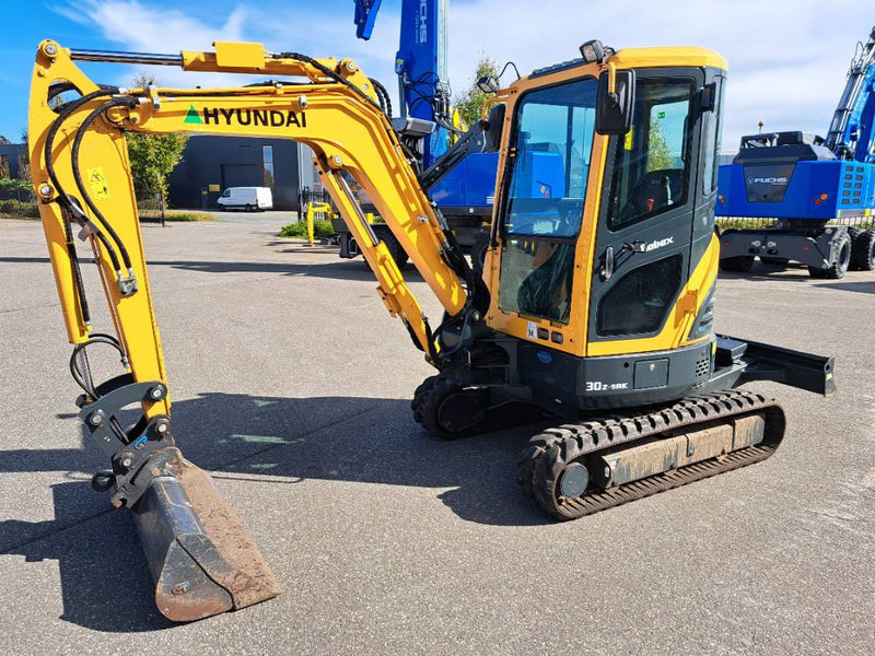 Hyundai R30 Z-9AK - Mini ekskavatorius: foto 1 Hyundai R30 Z-9AK - Mini ekskavatorius: foto 1