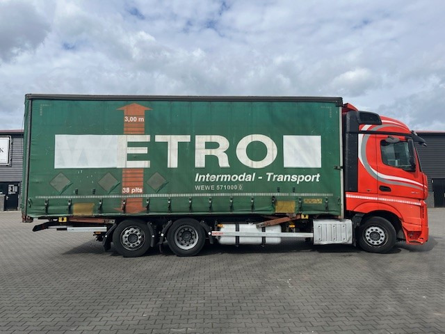 Mercedes Benz Actros 2642 6x2 Mega BDF met zeilbak - Tentinis sunkvežimis: foto 5 Mercedes Benz Actros 2642 6x2 Mega BDF met zeilbak - Tentinis sunkvežimis: foto 5