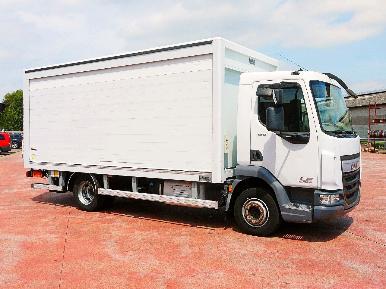 DAF LF 180 12 GETRANKENWAGEN LBW LUFT - Gėrimų tiekimo sunkvežimis: foto 3 DAF LF 180 12 GETRANKENWAGEN LBW LUFT - Gėrimų tiekimo sunkvežimis: foto 3