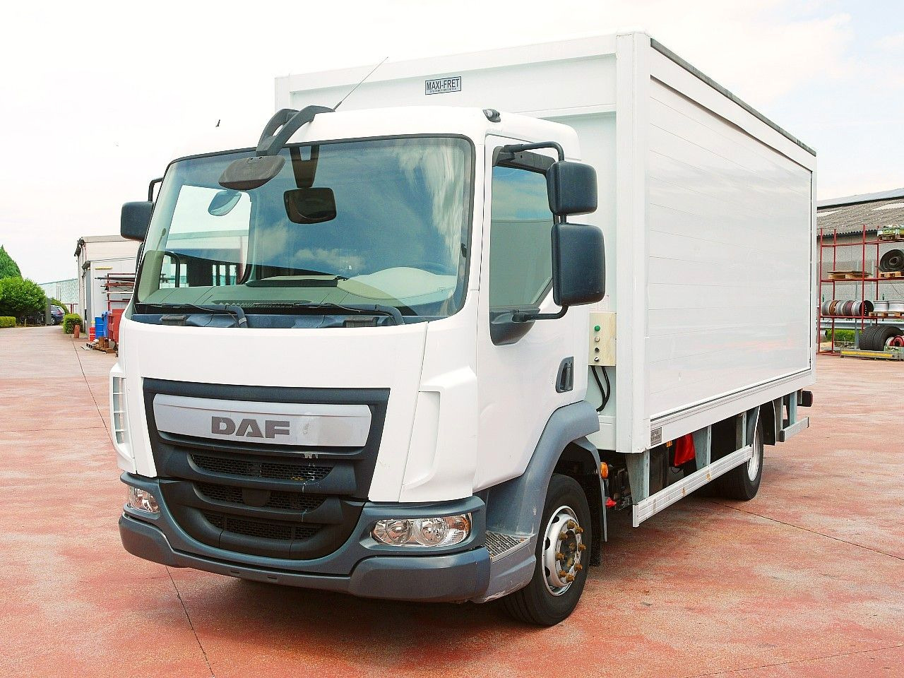 DAF LF 180 12 GETRANKENWAGEN LBW LUFT - Gėrimų tiekimo sunkvežimis: foto 5 DAF LF 180 12 GETRANKENWAGEN LBW LUFT - Gėrimų tiekimo sunkvežimis: foto 5