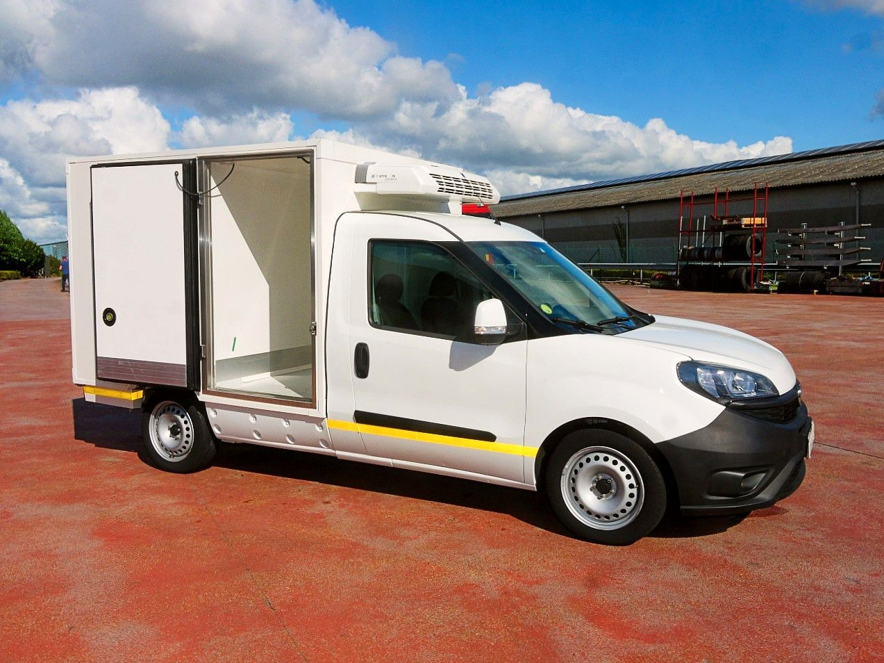 Fiat DOBLO 1.6 KUHLKOFFER THERMOKING MT A/C - Furgonas šaldytuvas: foto 3 Fiat DOBLO 1.6 KUHLKOFFER THERMOKING MT A/C - Furgonas šaldytuvas: foto 3