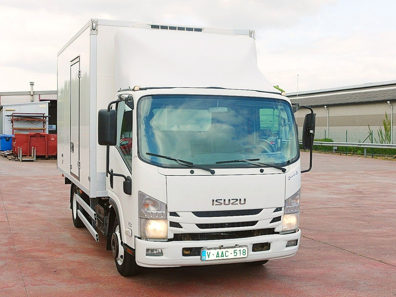 Isuzu N2R 75 KUHLKOFFER THERMOKING V500 MAX €6 - Furgonas šaldytuvas: foto 1 Isuzu N2R 75 KUHLKOFFER THERMOKING V500 MAX €6 - Furgonas šaldytuvas: foto 1