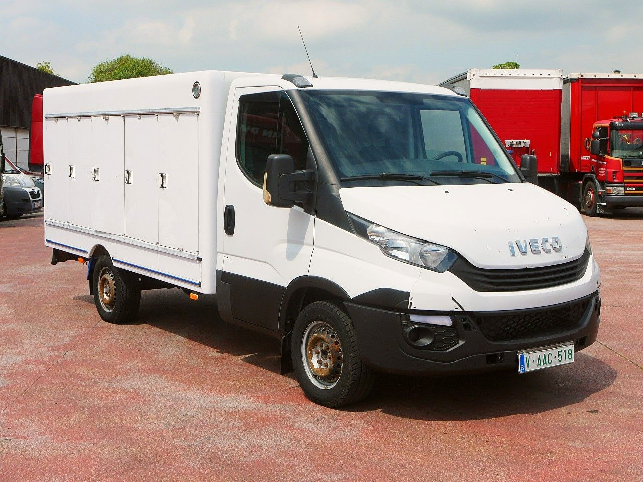 Iveco 35S12 DAILY ISOTHERM KOFFER 5 TURIG / AIRCO - Furgonas šaldytuvas: foto 2 Iveco 35S12 DAILY ISOTHERM KOFFER 5 TURIG / AIRCO - Furgonas šaldytuvas: foto 2