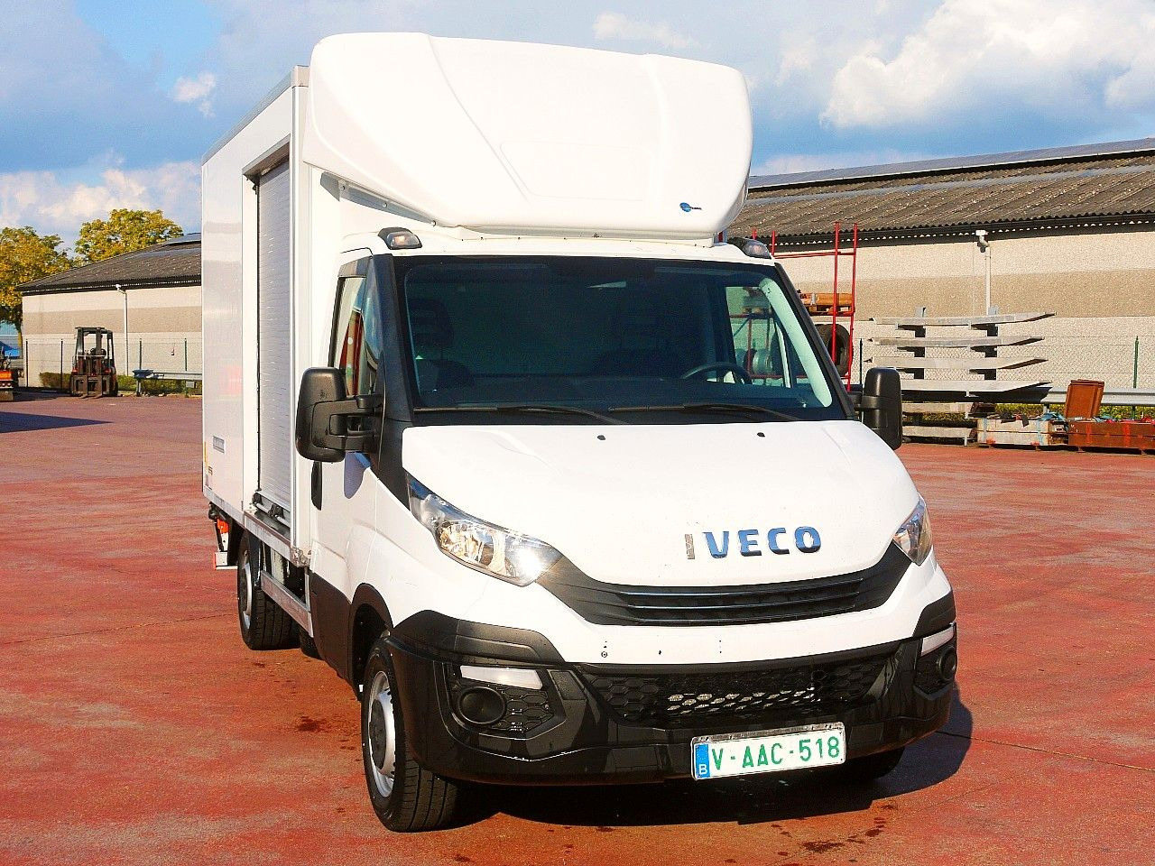 Iveco 35S14 DAILY ISOTHERMKOFFER LADEBORDWAND luft fed - Furgonas šaldytuvas: foto 1 Iveco 35S14 DAILY ISOTHERMKOFFER LADEBORDWAND luft fed - Furgonas šaldytuvas: foto 1