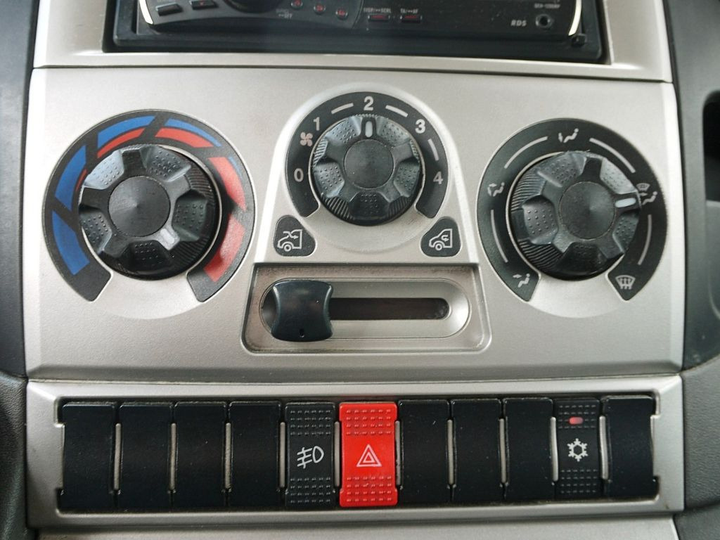 Furgonas šaldytuvas Iveco 60C15 65 70 DAILY KUHLKOFFER THERMOKING V500 A/C Iveco 60C15 65 70 DAILY KUHLKOFFER THERMOKING V500 A/C: foto 15