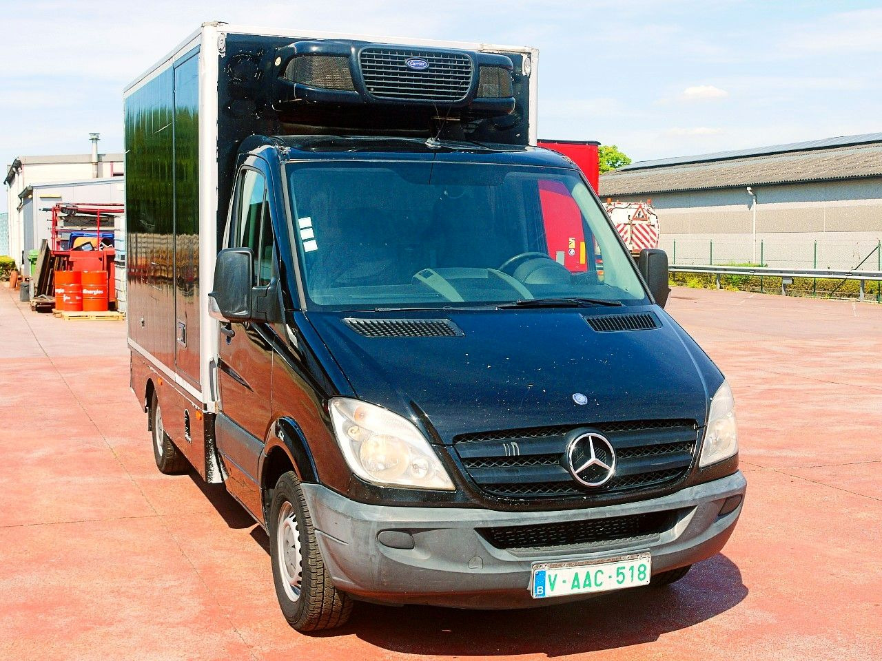Mercedes-Benz 319 SPRINTER V6 KUHLKOFFER CARRIER PULSOR 600 MT - Furgonas šaldytuvas: foto 1 Mercedes-Benz 319 SPRINTER V6 KUHLKOFFER CARRIER PULSOR 600 MT - Furgonas šaldytuvas: foto 1
