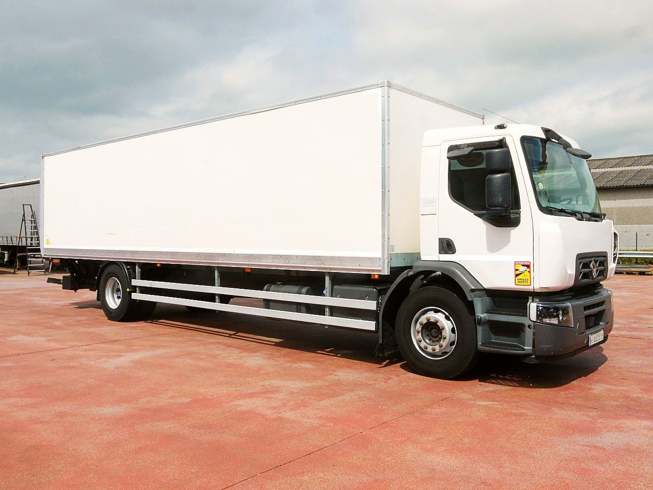 Renault D 19.280 MEUBEL KOFFER LADEBORDWAND 180tkm - Furgonas sunkvežimis: foto 3 Renault D 19.280 MEUBEL KOFFER LADEBORDWAND 180tkm - Furgonas sunkvežimis: foto 3