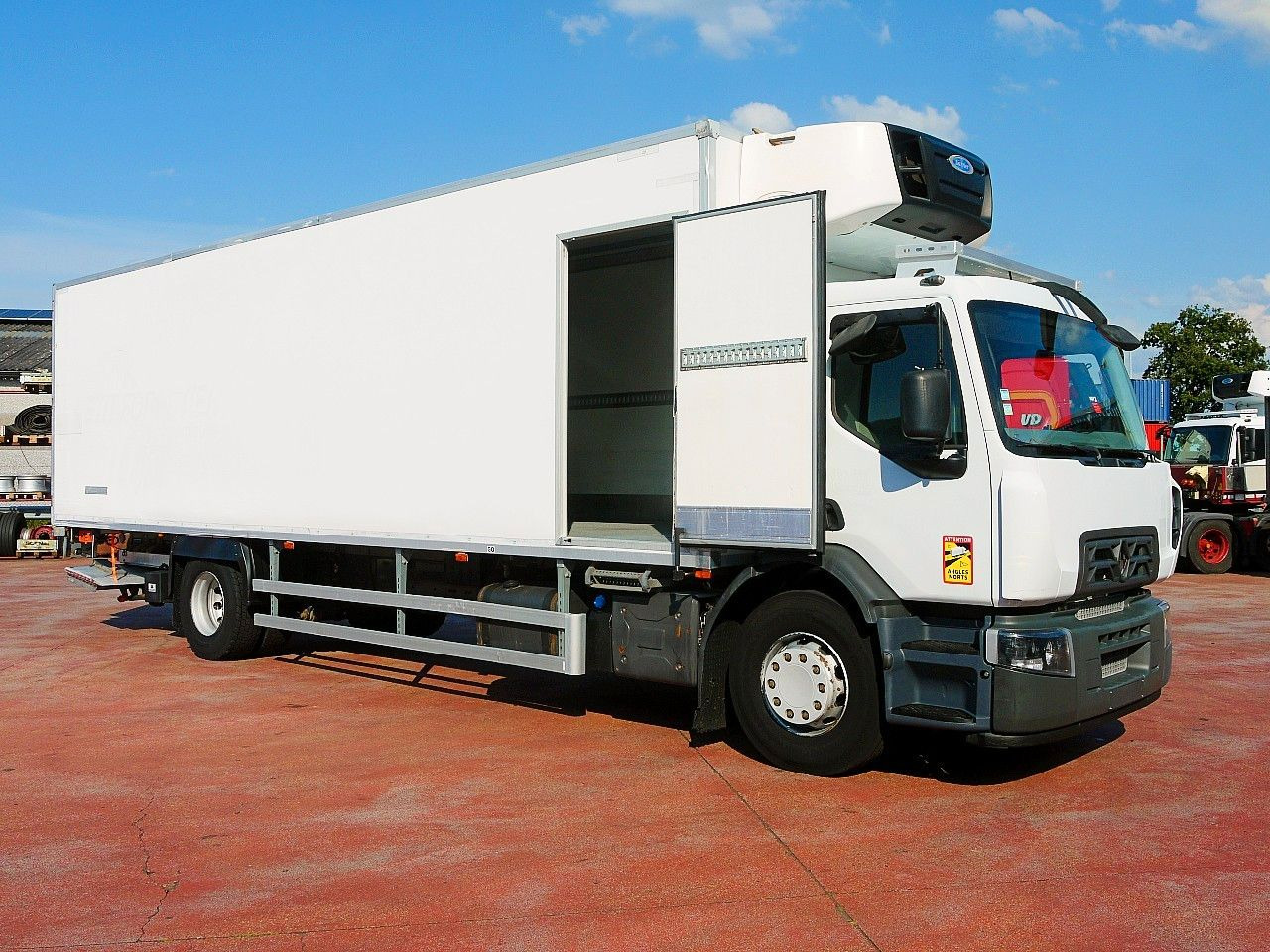 Renault D19.280 KUHLKOFFER CARRIER SUPRA 1150 MT - Refrižeratorius sunkvežimis: foto 3 Renault D19.280 KUHLKOFFER CARRIER SUPRA 1150 MT - Refrižeratorius sunkvežimis: foto 3