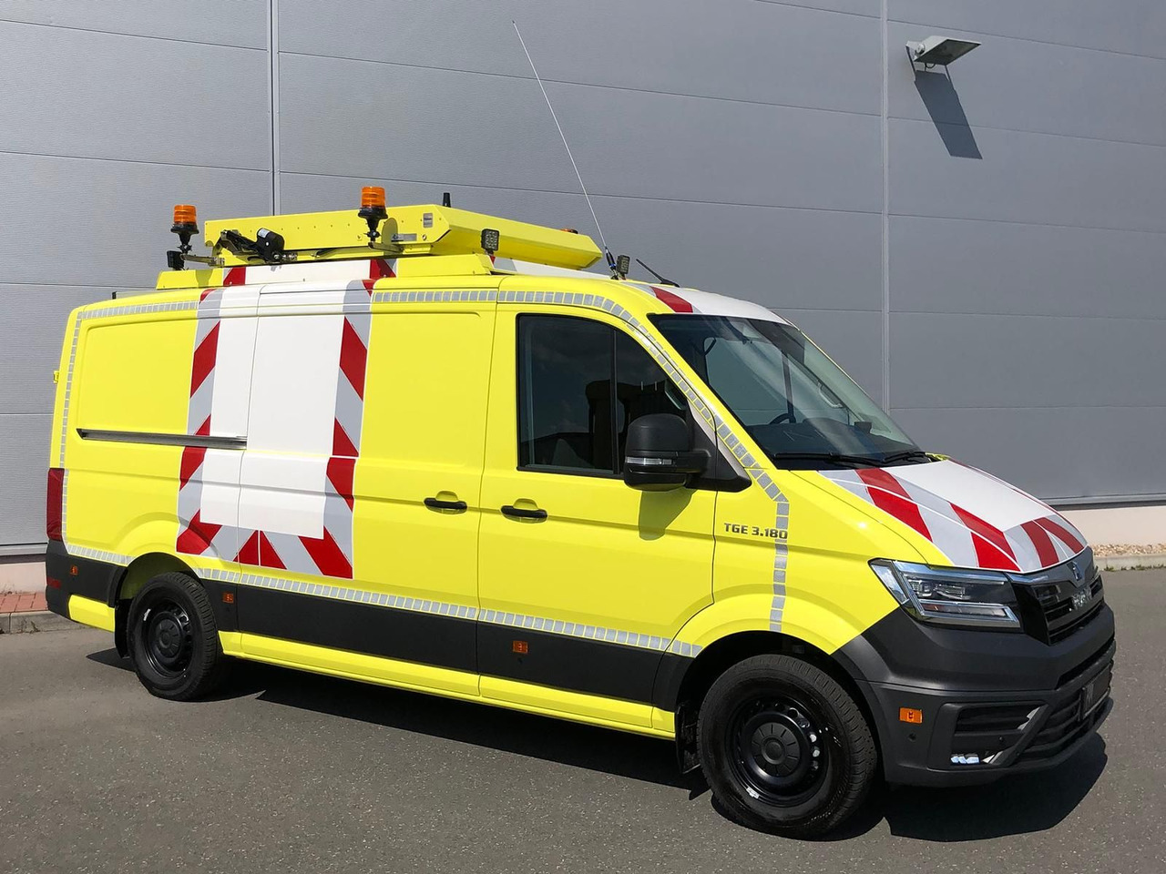 MAN TGE 3.180 L3H2 BF 4 BEGLEITFAHRZEUG ACC LED NAVI - Lengvasis automobilis: foto 2 MAN TGE 3.180 L3H2 BF 4 BEGLEITFAHRZEUG ACC LED NAVI - Lengvasis automobilis: foto 2