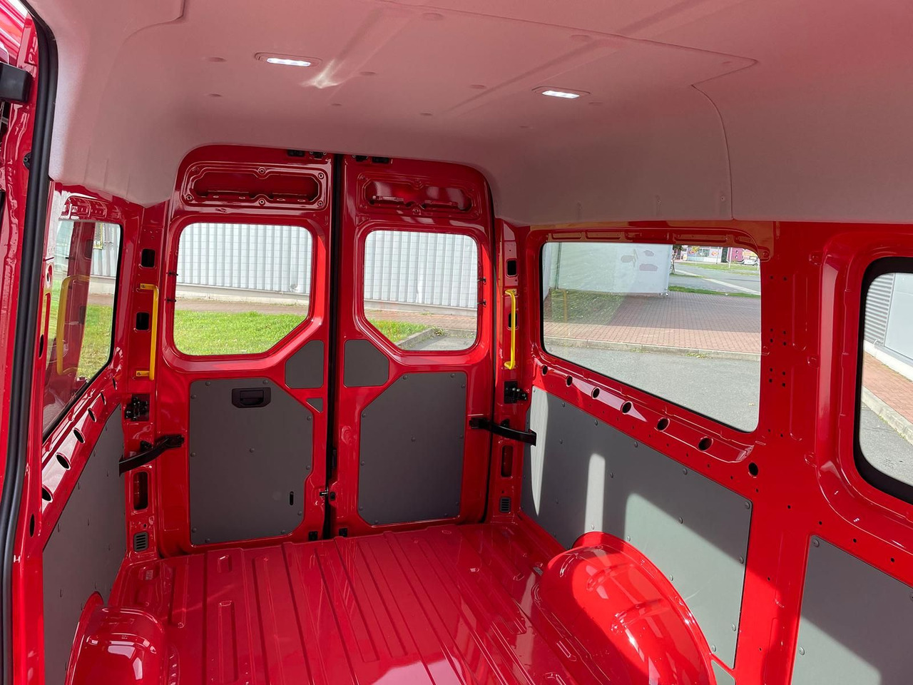 Keleivinis furgonas MAN TGE 3.180 L3H3 4x4 FEUERWEHR LED TEMPOMAT: foto 11 Keleivinis furgonas MAN TGE 3.180 L3H3 4x4 FEUERWEHR LED TEMPOMAT: foto 11