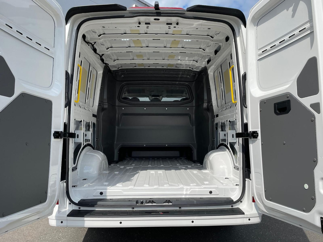 Krovininis mikroautobusas, Komercinis automobilis su dviguba kabina MAN TGE 3.200 L3H2 MIXTO 4x4 Individual S ACC STHZ: foto 28