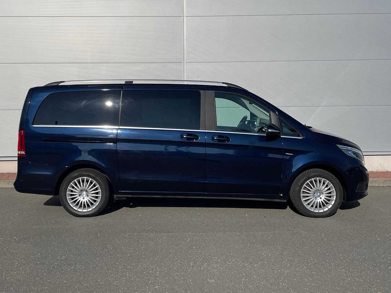 Mercedes-Benz V 250 d Avantgarde 360°KAMERA LED ALLRAD - Keleivinis furgonas: foto 5 Mercedes-Benz V 250 d Avantgarde 360°KAMERA LED ALLRAD - Keleivinis furgonas: foto 5