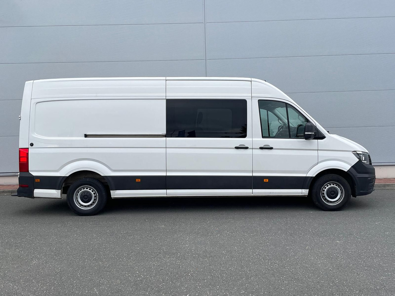 Volkswagen Crafter Kasten 35 L4H3 AHK KLIMA DAB PDC KAMERA - Krovininis mikroautobusas: foto 5 Volkswagen Crafter Kasten 35 L4H3 AHK KLIMA DAB PDC KAMERA - Krovininis mikroautobusas: foto 5