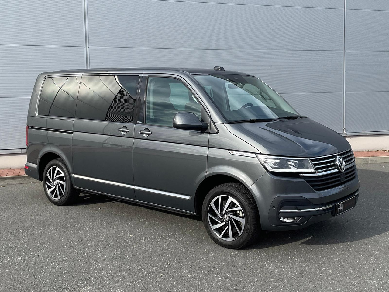 Volkswagen T6.1 Multivan Comfortline 4M ACC KAMERA SITZHZ - Mikroautobusas, Keleivinis furgonas: foto 2 Volkswagen T6.1 Multivan Comfortline 4M ACC KAMERA SITZHZ - Mikroautobusas, Keleivinis furgonas: foto 2