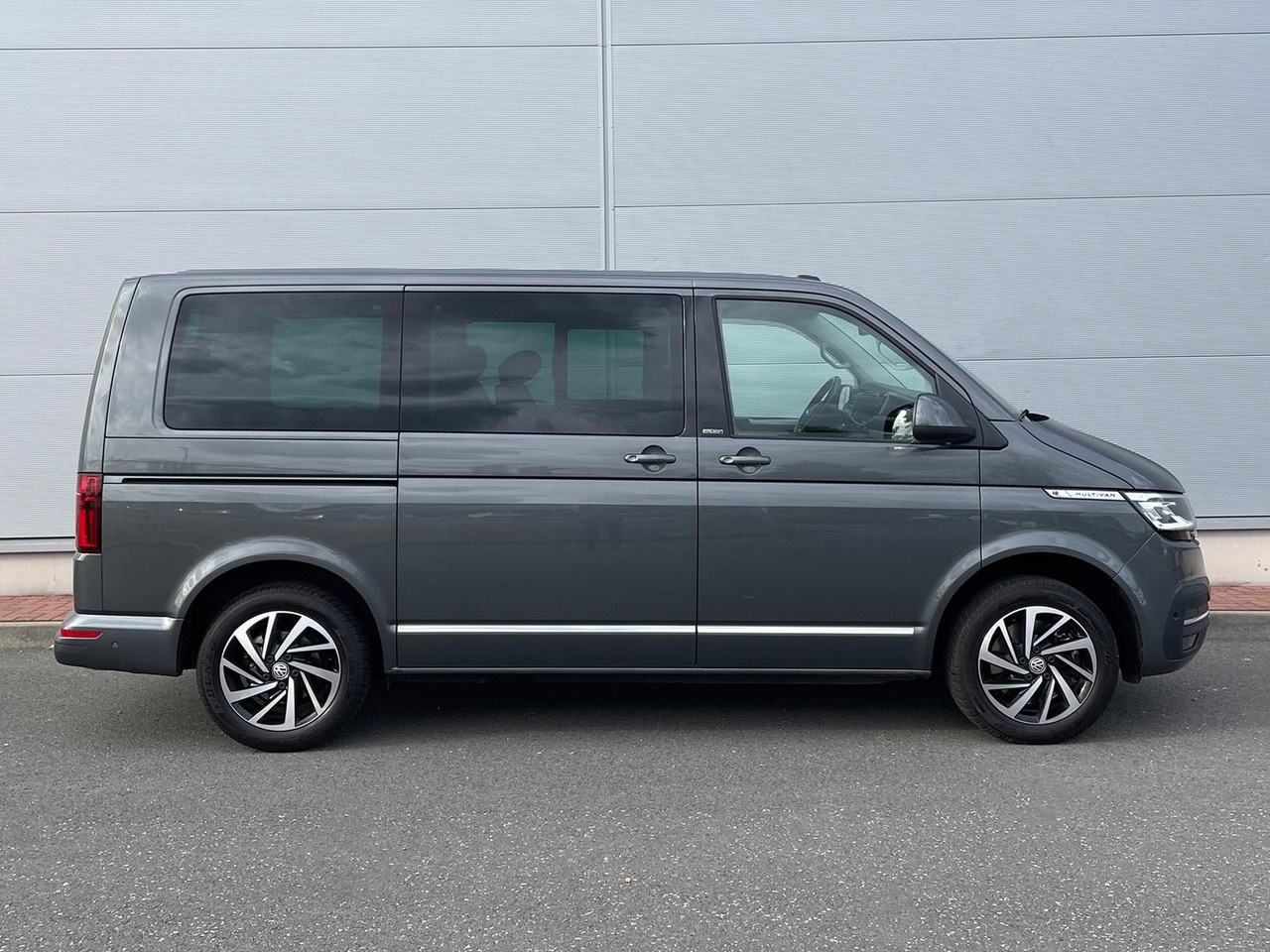 Volkswagen T6.1 Multivan Comfortline 4M ACC KAMERA SITZHZ - Keleivinis furgonas: foto 5 Volkswagen T6.1 Multivan Comfortline 4M ACC KAMERA SITZHZ - Keleivinis furgonas: foto 5