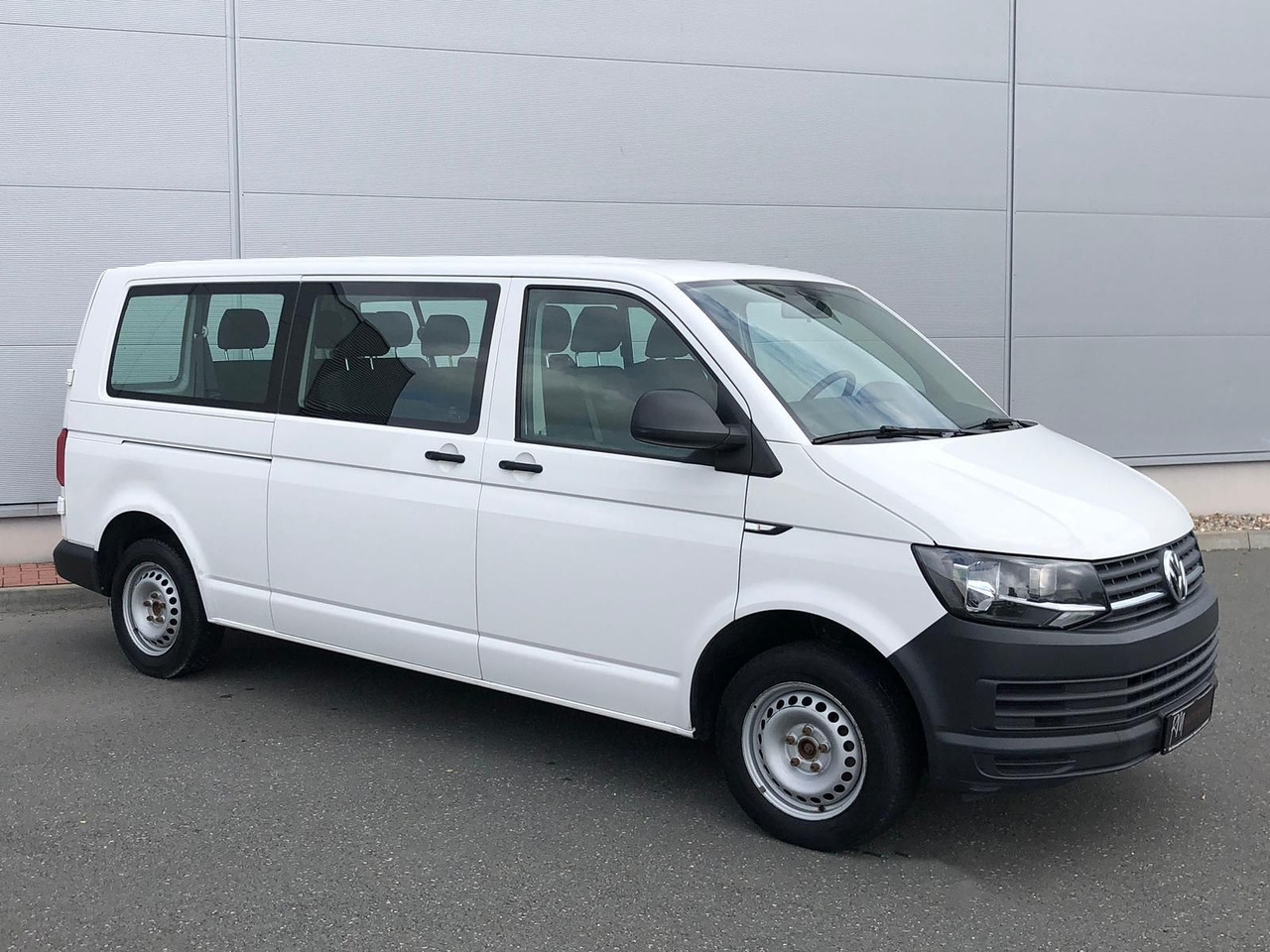 Volkswagen T6 Transporter 2.0 TDI Kombi lang 9-SITZE TEMP - Universalas: foto 2 Volkswagen T6 Transporter 2.0 TDI Kombi lang 9-SITZE TEMP - Universalas: foto 2