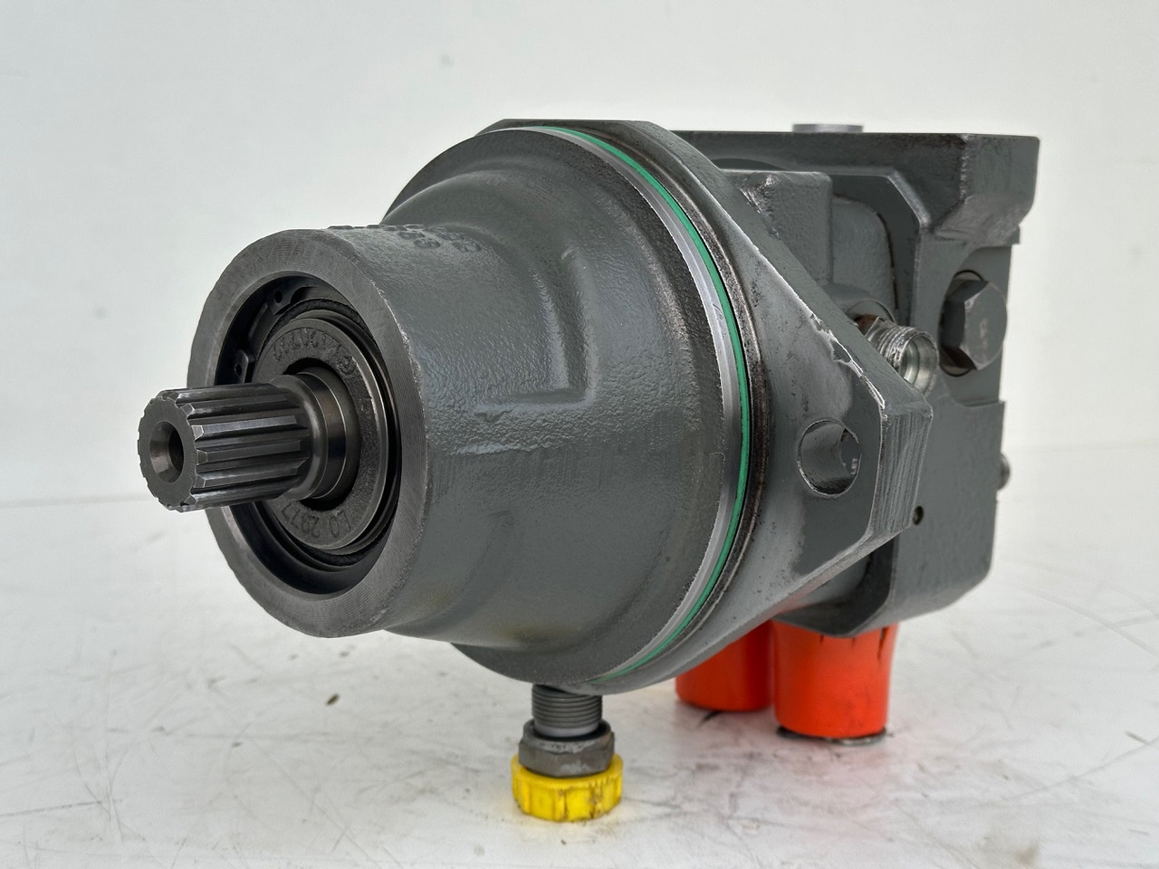 LIEBHERR Original Hydraulikeinbaumotor AT-FMF045. ID-Nr.9075181 – ID-Nr.10125043A. A309, A311, A312, A314, A316, A900, A904, A918, R313, R317, R900, R904. #A18.12.90158# - Hidraulinis variklis - Ekskavatorius: foto 3 LIEBHERR Original Hydraulikeinbaumotor AT-FMF045. ID-Nr.9075181 – ID-Nr.10125043A. A309, A311, A312, A314, A316, A900, A904, A918, R313, R317, R900, R904. #A18.12.90158# - Hidraulinis variklis - Ekskavatorius: foto 3
