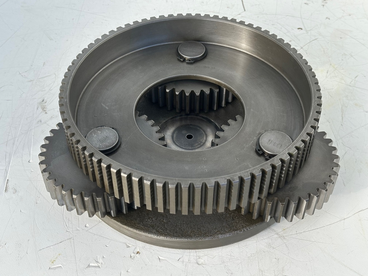 LIEBHERR Original Planetenträger ID-Nr.944171103 mit Planetenräder ID-Nr.944110603-ID-Nr.90201469 mit Lamellenträger ID-Nr.944112103. A900C,A944B,E942,LOS942,LOS944,P942,P944,R942,R944,R944B. #HRV# - Posūkio reduktorius - Ekskavatorius: foto 1 LIEBHERR Original Planetenträger ID-Nr.944171103 mit Planetenräder ID-Nr.944110603-ID-Nr.90201469 mit Lamellenträger ID-Nr.944112103. A900C,A944B,E942,LOS942,LOS944,P942,P944,R942,R944,R944B. #HRV# - Posūkio reduktorius - Ekskavatorius: foto 1