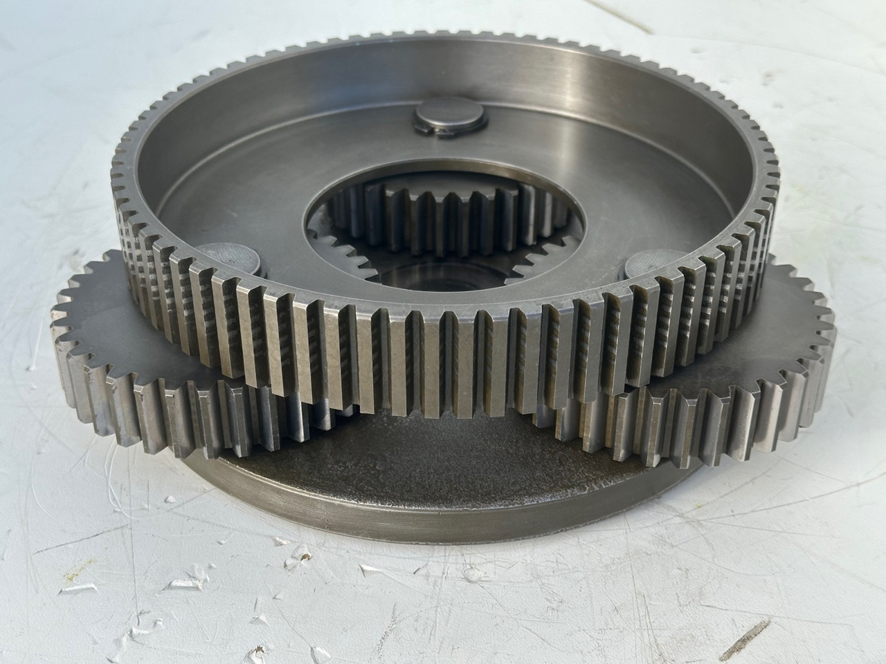 LIEBHERR Original Planetenträger ID-Nr.944171103 mit Planetenräder ID-Nr.944110603-ID-Nr.90201469 mit Lamellenträger ID-Nr.944112103. A900C,A944B,E942,LOS942,LOS944,P942,P944,R942,R944,R944B. #HRV# - Posūkio reduktorius - Ekskavatorius: foto 2 LIEBHERR Original Planetenträger ID-Nr.944171103 mit Planetenräder ID-Nr.944110603-ID-Nr.90201469 mit Lamellenträger ID-Nr.944112103. A900C,A944B,E942,LOS942,LOS944,P942,P944,R942,R944,R944B. #HRV# - Posūkio reduktorius - Ekskavatorius: foto 2