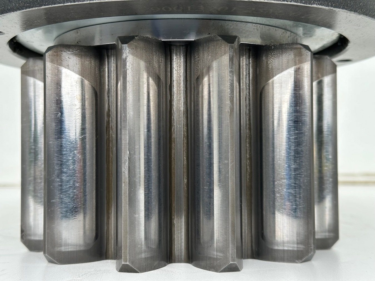 Transmisija - Statybinė technika Liebherr Abtriebswellengehäuse ID-Nr.90013701 mit Abtriebswelle ID-Nr.90214087.    SAT275A290.  R922 LC-1486. R924 LC-1487.  #0871#0876#: foto 13