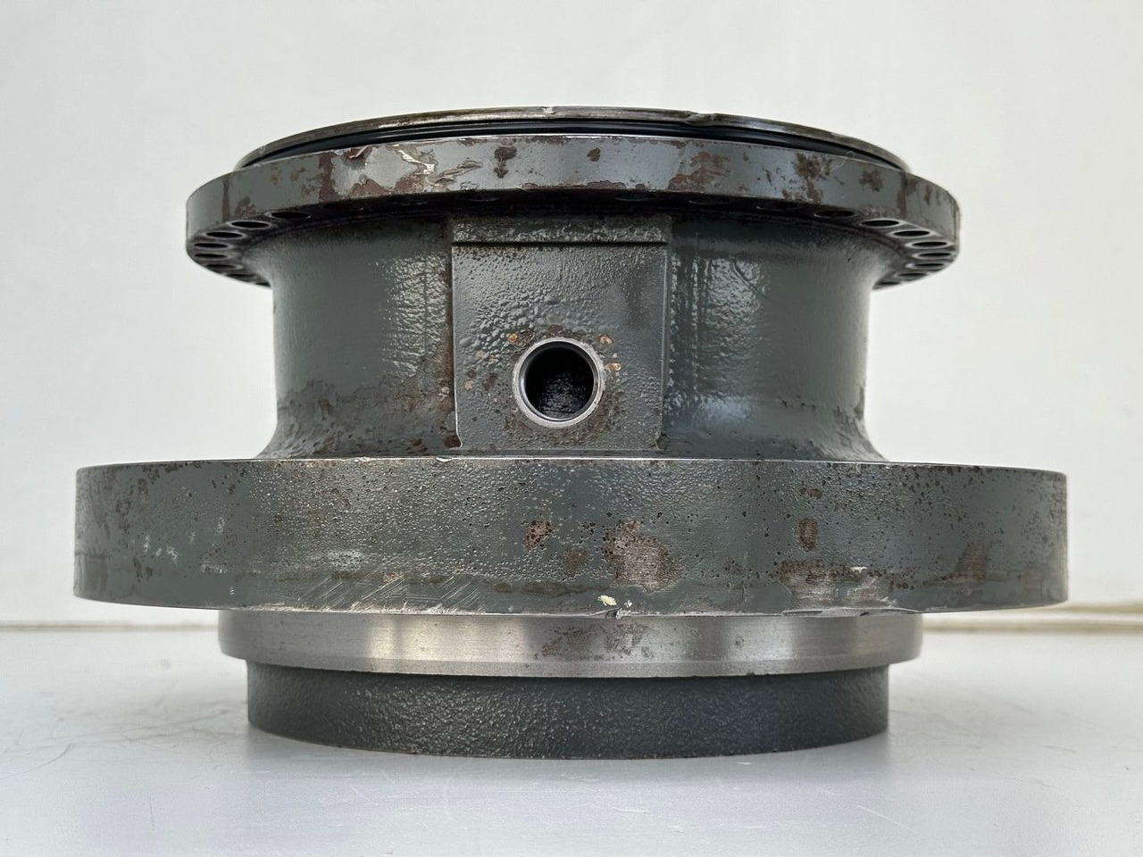 Liebherr Abtriebswellengehäuse ID-Nr.90015650 and Kegelrollenlager ID-Nr.761008503 and Kegelrollenlager ID-Nr.10195527. #BR.GE:10899#1777# - Posūkio reduktorius - Vikšrinis ekskavatorius: foto 4 Liebherr Abtriebswellengehäuse ID-Nr.90015650 and Kegelrollenlager ID-Nr.761008503 and Kegelrollenlager ID-Nr.10195527. #BR.GE:10899#1777# - Posūkio reduktorius - Vikšrinis ekskavatorius: foto 4