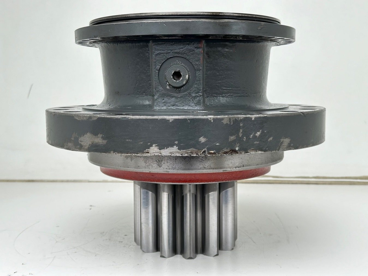 Liebherr Abtriebswellengehäuse ID-Nr.90018934 mit Abtriebswelle ID-Nr.90204999. SAT275/260 - SAT275/261 - SAT275/266 - SAT275/289. #0785#03478# - Transmisija - Statybinė technika: foto 1 Liebherr Abtriebswellengehäuse ID-Nr.90018934 mit Abtriebswelle ID-Nr.90204999. SAT275/260 - SAT275/261 - SAT275/266 - SAT275/289. #0785#03478# - Transmisija - Statybinė technika: foto 1