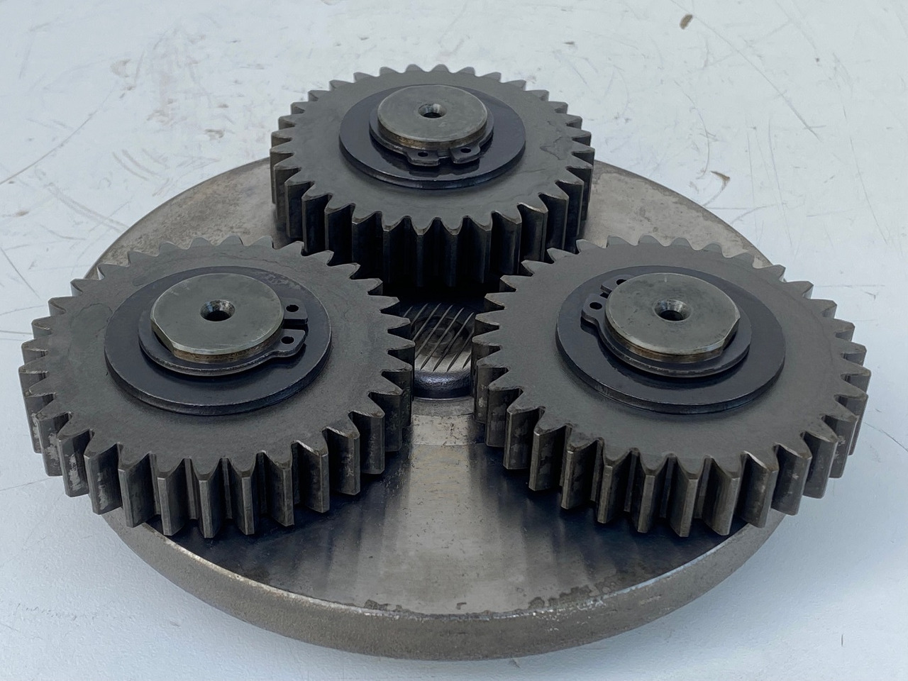 Liebherr Bonfiglioli Reduktionstufe ID-Nr.5007334. A308, A310, A312, A900 ZW, R308, R310, R312. #RE27.05# - Posūkio reduktorius - Ratinis ekskavatorius: foto 2 Liebherr Bonfiglioli Reduktionstufe ID-Nr.5007334. A308, A310, A312, A900 ZW, R308, R310, R312. #RE27.05# - Posūkio reduktorius - Ratinis ekskavatorius: foto 2