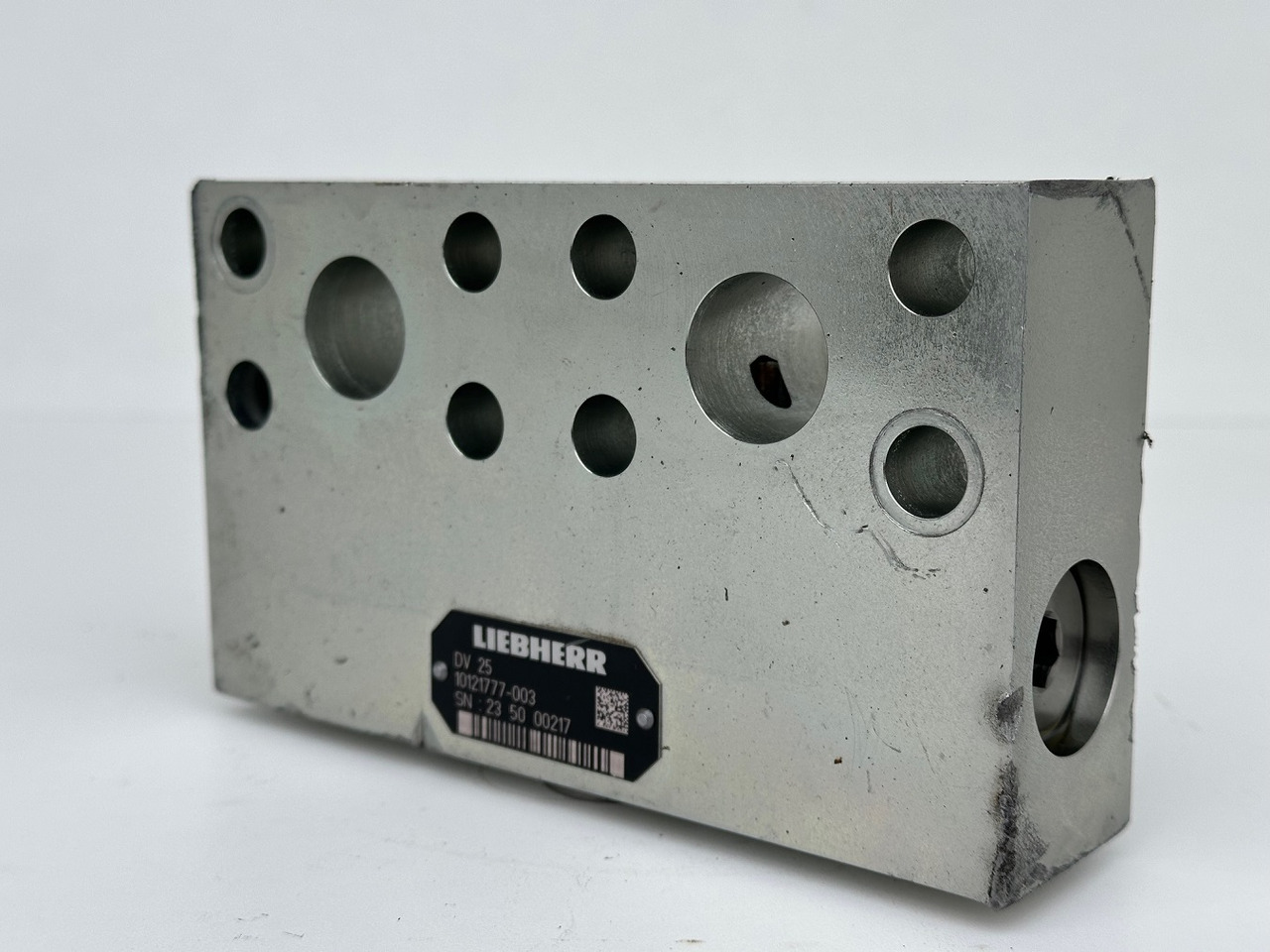 Liebherr Dämpfungsventil ID-Nr.10121777. P924 COMP, P926, R926, R916, R922, R924 COMP, R924, R926 COMP, R926, R930, R936, R946, R950 T, R960 T. #10121777.30.12## - Posūkio reduktorius - Ekskavatorius: foto 2 Liebherr Dämpfungsventil ID-Nr.10121777. P924 COMP, P926, R926, R916, R922, R924 COMP, R924, R926 COMP, R926, R930, R936, R946, R950 T, R960 T. #10121777.30.12## - Posūkio reduktorius - Ekskavatorius: foto 2