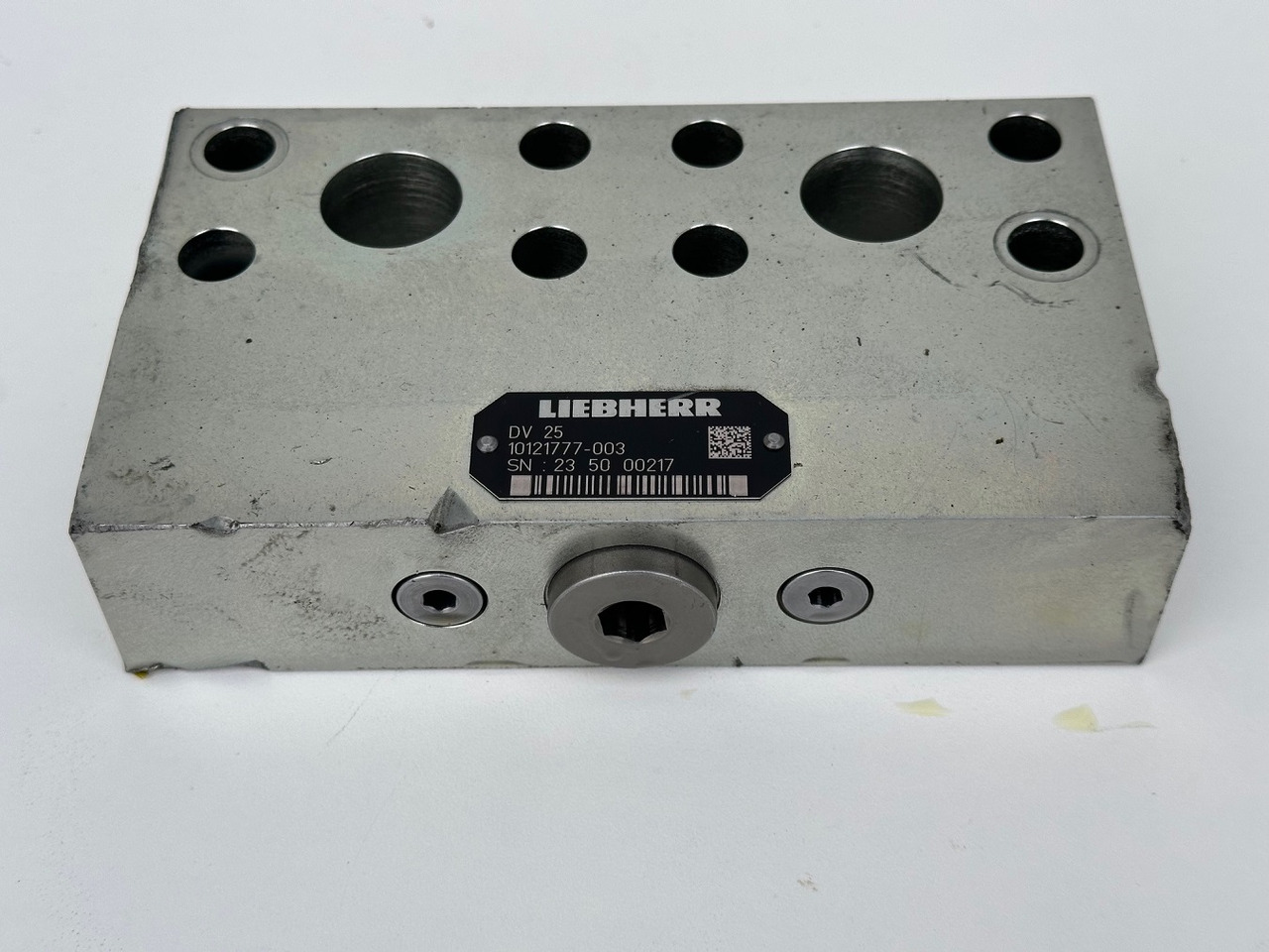 Liebherr Dämpfungsventil ID-Nr.10121777. P924 COMP, P926, R926, R916, R922, R924 COMP, R924, R926 COMP, R926, R930, R936, R946, R950 T, R960 T. #10121777.30.12## - Posūkio reduktorius - Ekskavatorius: foto 1 Liebherr Dämpfungsventil ID-Nr.10121777. P924 COMP, P926, R926, R916, R922, R924 COMP, R924, R926 COMP, R926, R930, R936, R946, R950 T, R960 T. #10121777.30.12## - Posūkio reduktorius - Ekskavatorius: foto 1