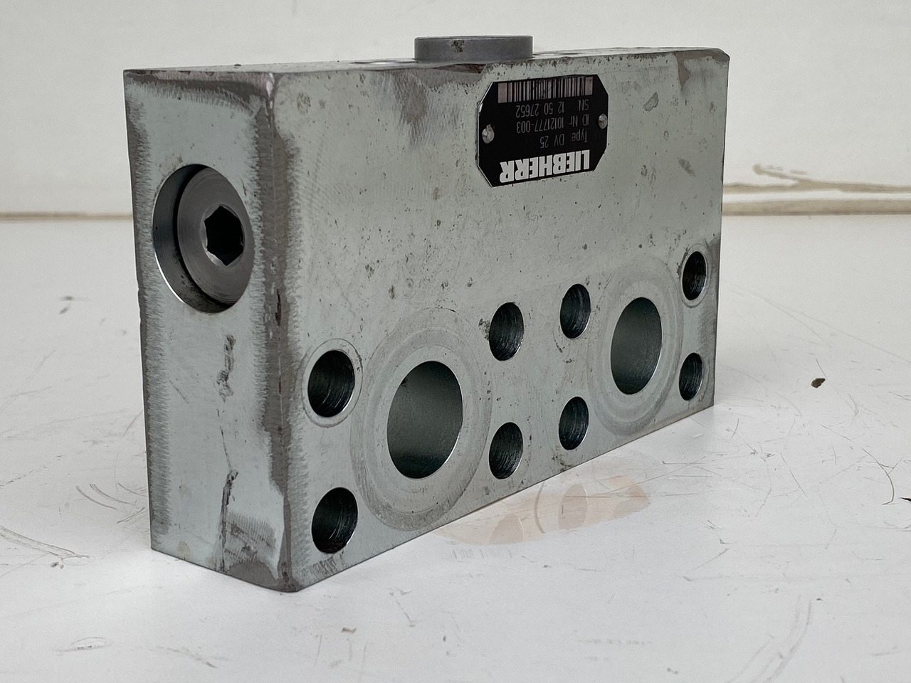 Liebherr Dämpfungsventil ID-Nr.10121777. P924 COMP, P926, R926, R916, R922, R924 COMP, R924, R926 COMP, R926, R930, R936, R946, R950 T, R960 T. #DÄ27652# - Posūkio reduktorius - Ekskavatorius: foto 4 Liebherr Dämpfungsventil ID-Nr.10121777. P924 COMP, P926, R926, R916, R922, R924 COMP, R924, R926 COMP, R926, R930, R936, R946, R950 T, R960 T. #DÄ27652# - Posūkio reduktorius - Ekskavatorius: foto 4