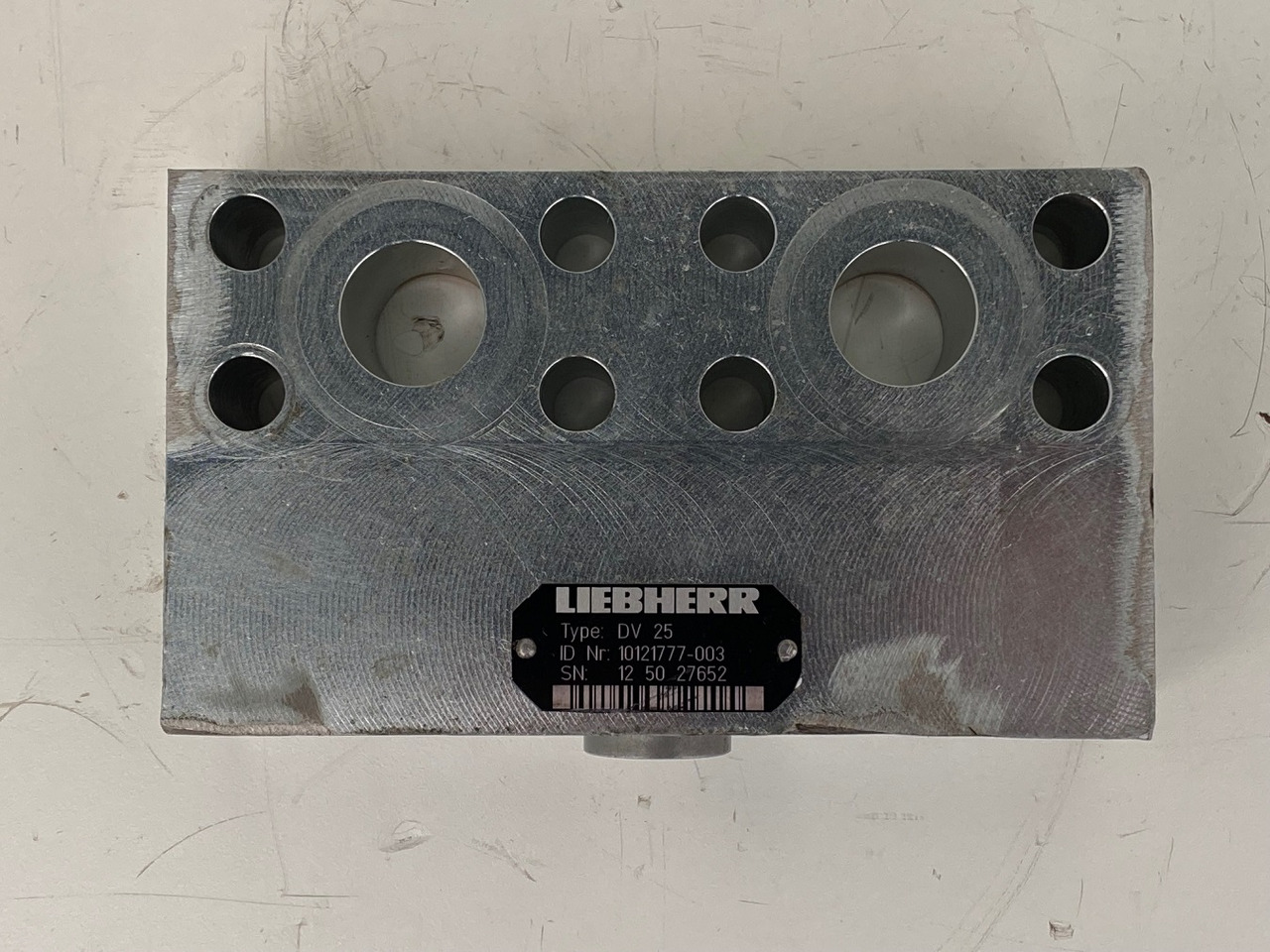 Liebherr Dämpfungsventil ID-Nr.10121777. P924 COMP, P926, R926, R916, R922, R924 COMP, R924, R926 COMP, R926, R930, R936, R946, R950 T, R960 T. #DÄ27652# - Posūkio reduktorius - Ekskavatorius: foto 2 Liebherr Dämpfungsventil ID-Nr.10121777. P924 COMP, P926, R926, R916, R922, R924 COMP, R924, R926 COMP, R926, R930, R936, R946, R950 T, R960 T. #DÄ27652# - Posūkio reduktorius - Ekskavatorius: foto 2