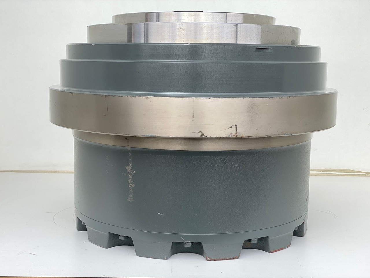 Liebherr Fahrantrieb FAT450P135, ID-Nr.90211932 - ID-Nr.90211933. ER944, R940, R944, R945, R946, R950, R960 T. #159-03# - Šoninė pavara - Vikšrinis ekskavatorius: foto 2 Liebherr Fahrantrieb FAT450P135, ID-Nr.90211932 - ID-Nr.90211933. ER944, R940, R944, R945, R946, R950, R960 T. #159-03# - Šoninė pavara - Vikšrinis ekskavatorius: foto 2