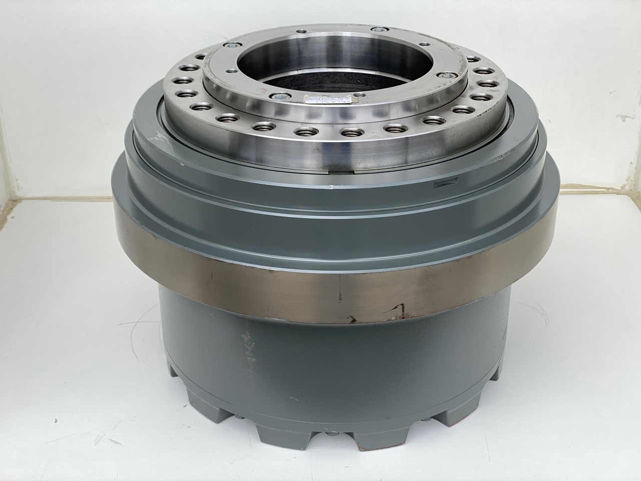 Liebherr Fahrantrieb FAT450P135, ID-Nr.90211932 - ID-Nr.90211933. ER944, R940, R944, R945, R946, R950, R960 T. #159-03# - Šoninė pavara - Vikšrinis ekskavatorius: foto 1 Liebherr Fahrantrieb FAT450P135, ID-Nr.90211932 - ID-Nr.90211933. ER944, R940, R944, R945, R946, R950, R960 T. #159-03# - Šoninė pavara - Vikšrinis ekskavatorius: foto 1